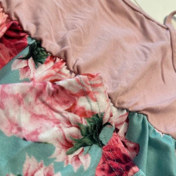 3/$15 floral romper size 90 - Picture 2 of 5